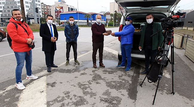 Usta gazeteciye doğum günü sürprizi