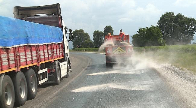 Sıcak hava nedeniyle asfalt eridi