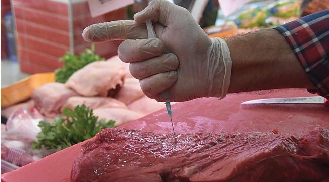 KIRMIZI ETE ŞIRINGAYLA SU BASILIYOR!