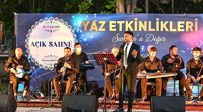 Sosyal mesafeli açık hava konseri