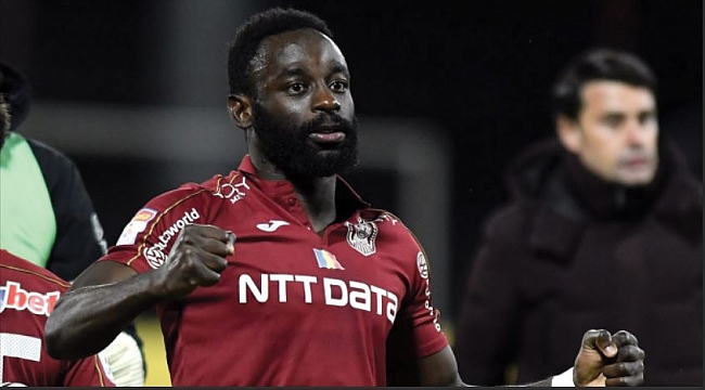 BAĞLARINI KOPARMAYA ÇALIŞIYOR