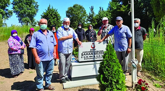 Şehit kabri başında anıldı