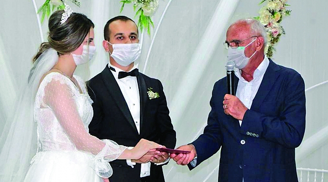 Yılmaz genç çiftin mutluluğuna ortak oldu