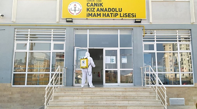 Canik'te okullar dezenfekte edildi 