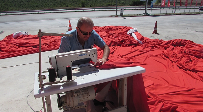 Kavak'ta dev Türk bayrağı bakıma alındı
