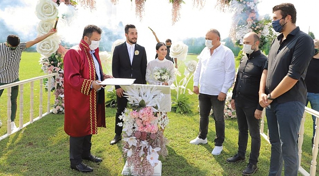Nikah yeşil sahada kıyıldı