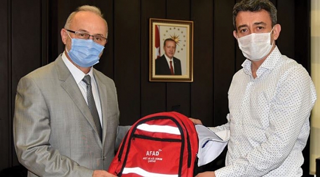 Rektör Ünal’a AFAD çantası
