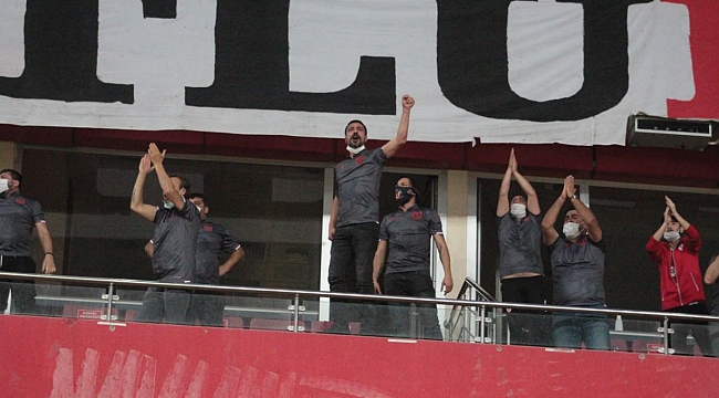 230 TARAFTAR İZLEDİ