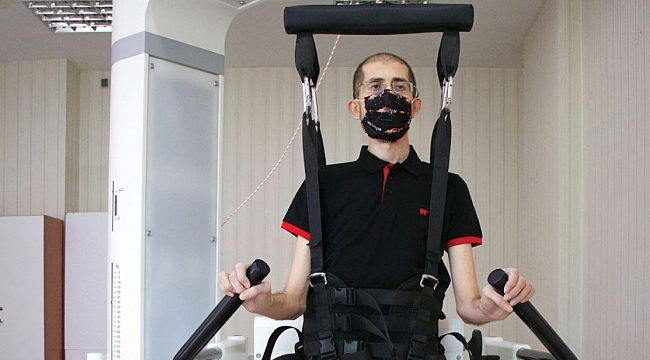 BANYODA DÜŞEREK FELÇ OLDU, TEDAVİ İLE AYAĞA KALKTI