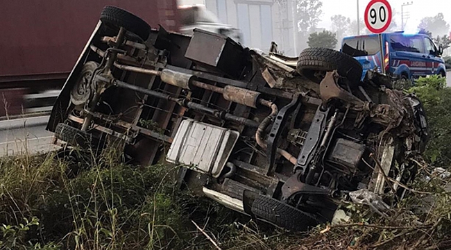 Kamyonet takla attı