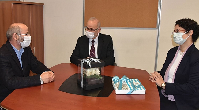 Proje Yönetim Ofisi’ne ödüllü başkan