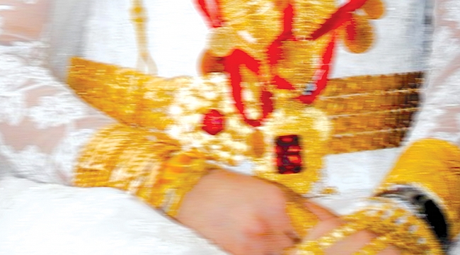 Dünürler arasında altın kavgası