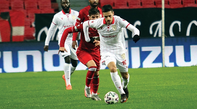 İki oyuncu sarı kart cezalısı