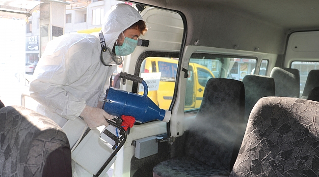 Taksi durakları ve taksiler dezenfekte edildi