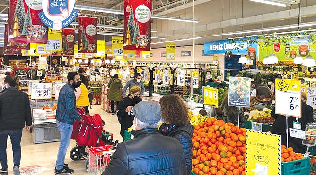 Yeni yıl telaşı sosyal mesafeyi unutturdu