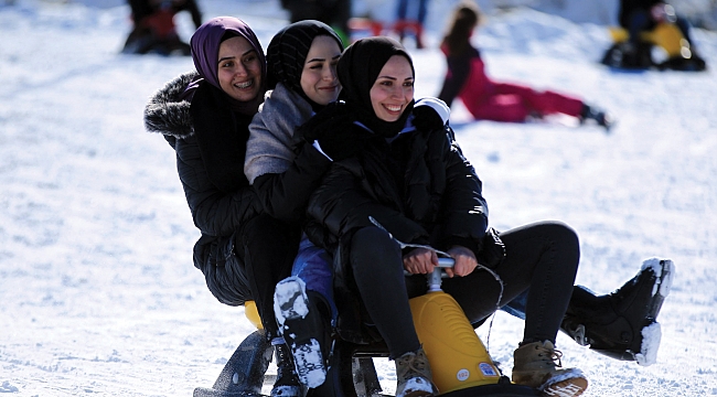 Akdağ kayakseverlerden ilgi gördü