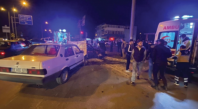 Çarşamba'da iki otomobil çarpıştı