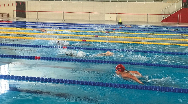 Şampiyonluğa yüzdüler