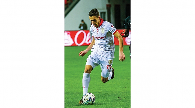 Dört futbolcu cezalı!