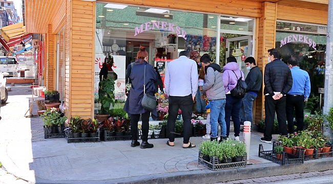 Çiçekçilerde yoğun mesai