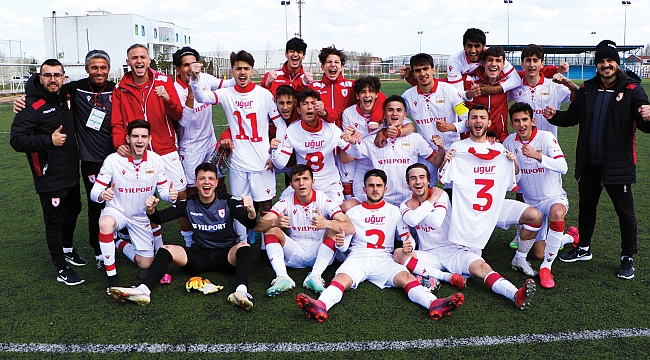 Gençlerden şampiyonluk yürüyüşü