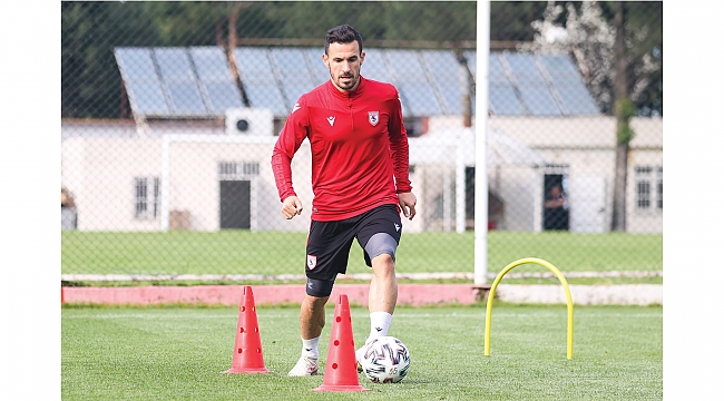 Mücahit, Kerem Can’ı aratmıyor