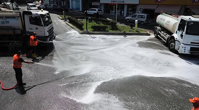 Sokakları baştan aşağı yıkadılar