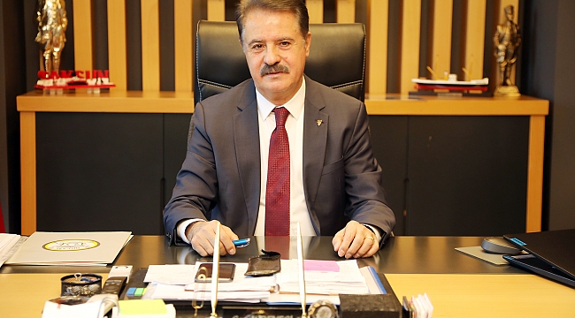 Yüreklerimizde sarılmak zorundayız