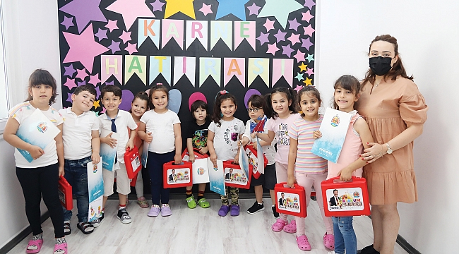 AtaÇocuklu miniklerin karne heyecanı 