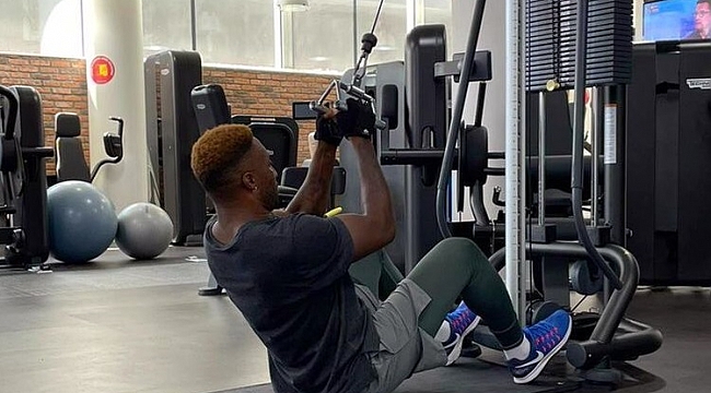 Djedje boş durmuyor