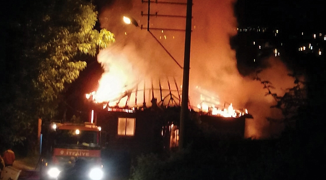 İki katlı ev küle döndü