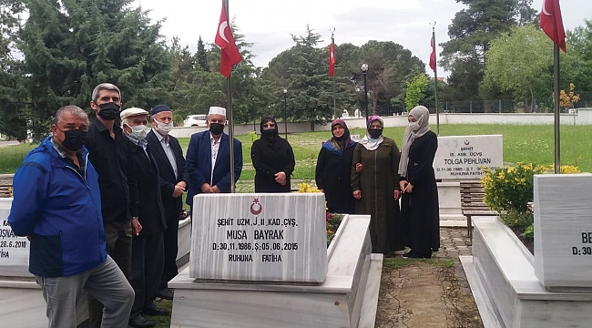 Şehit Bayrak kabri başında anıldı