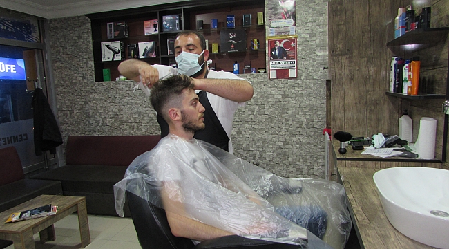 Berber ve kuaförlerde yoğunluk yaşanıyor