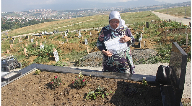 Diplomayı alıp mezarlığa koştu