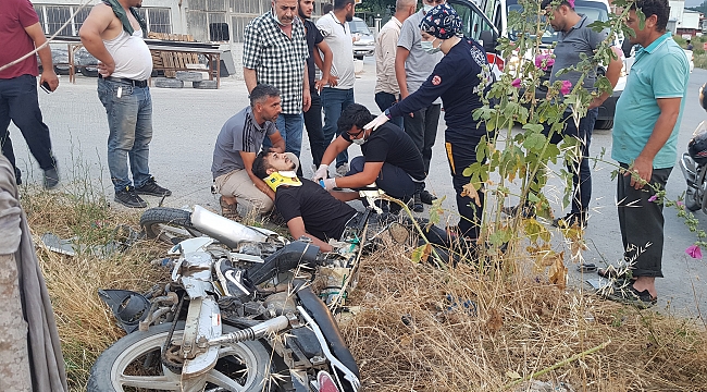 Otomobil ile motosiklet çarpıştı