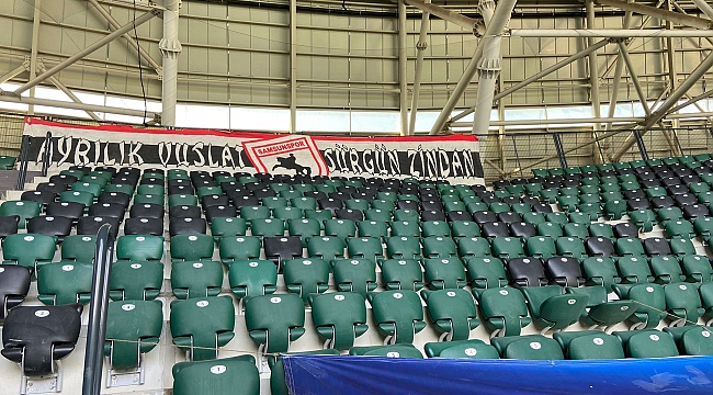 Taraftar yok pankart var