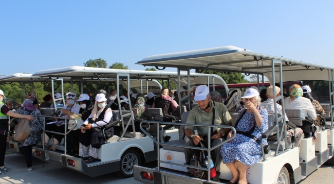 Yaşlılar gönüllerince gezdi