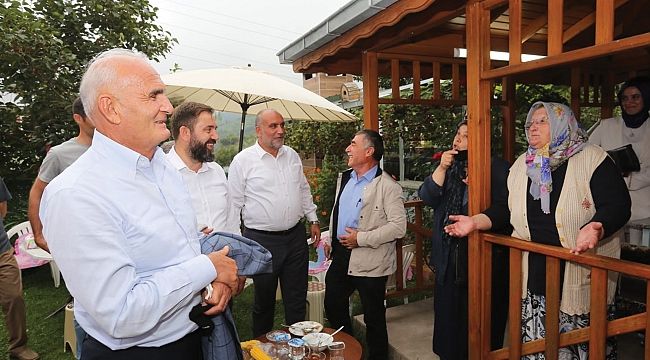 ‘Eser ve hizmet siyasetine odaklıyız’