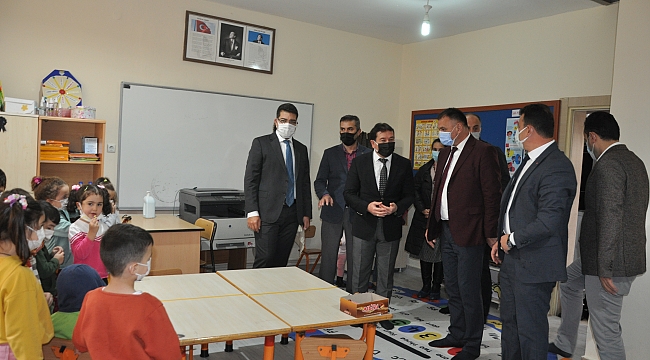 Babasının adına anasınıfı yaptırdı