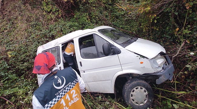 Devrilen minibüsün sürücüsü öldü