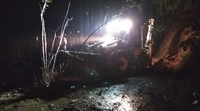 Salıpazarı’nda heyelan mesaisi