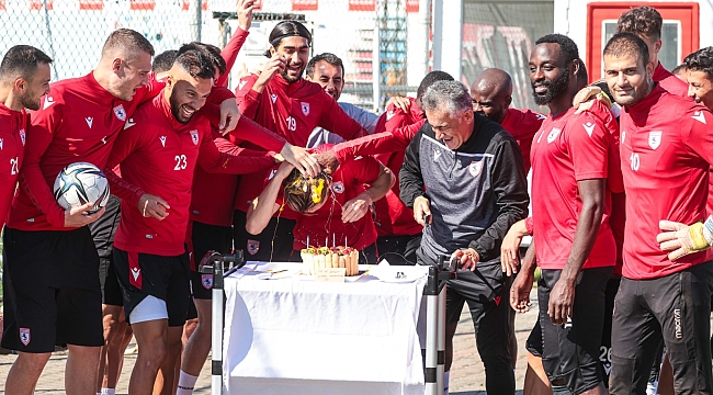 Un ve yumurtalı doğum günü kutlaması