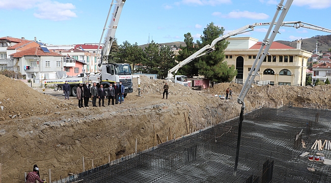 Yeni okul binasının temeli atıldı