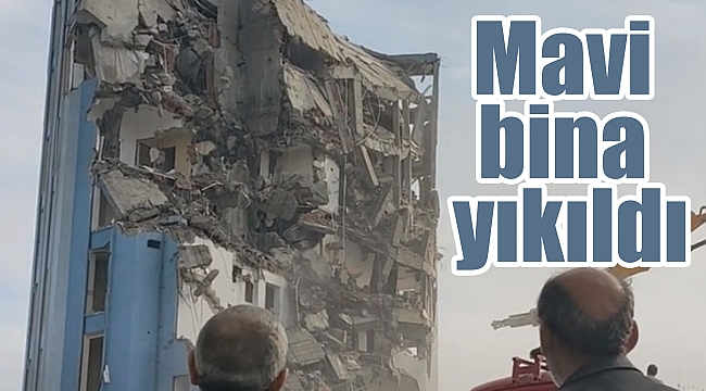 Mavi bina yıkıldı