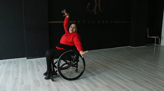 Dans ettikçe mutlu oluyorum