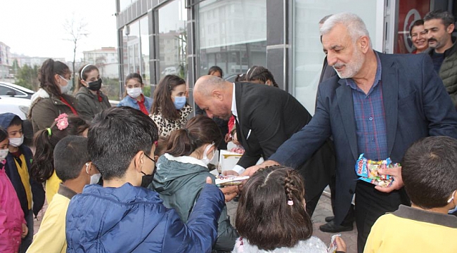 Miniklerin yüzünü güldürdü