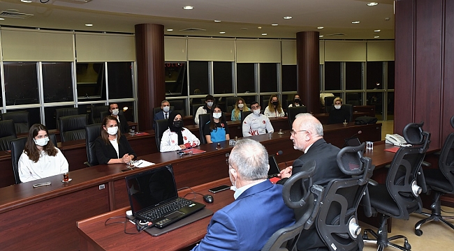 Rektör Ünal milli sporcuları ağırladı