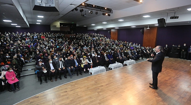 Sıtkı Aslanhan'dan Canik’te konferans