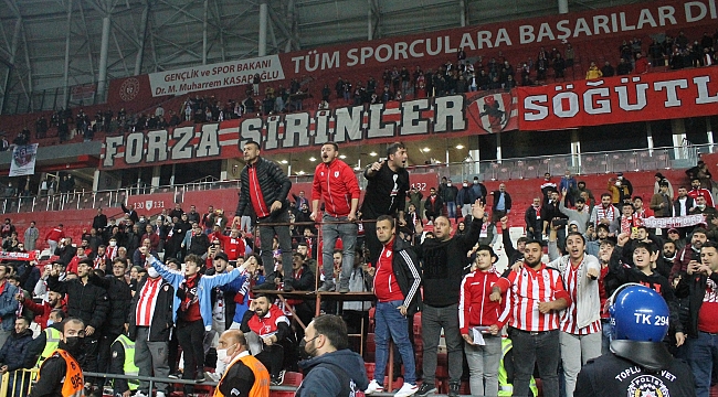 Taraftar bağrına bastı