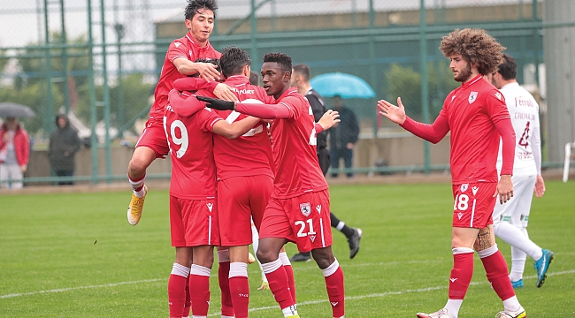 İŞİ İLK YARIDA BİTİRDİ 3-1